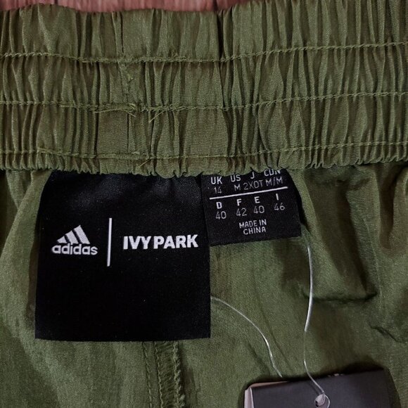 NWT Adidas Ivy Park Peloton Womens Size Meidum Green Wind Short Nylon HG0593 - Picture 11 of 16